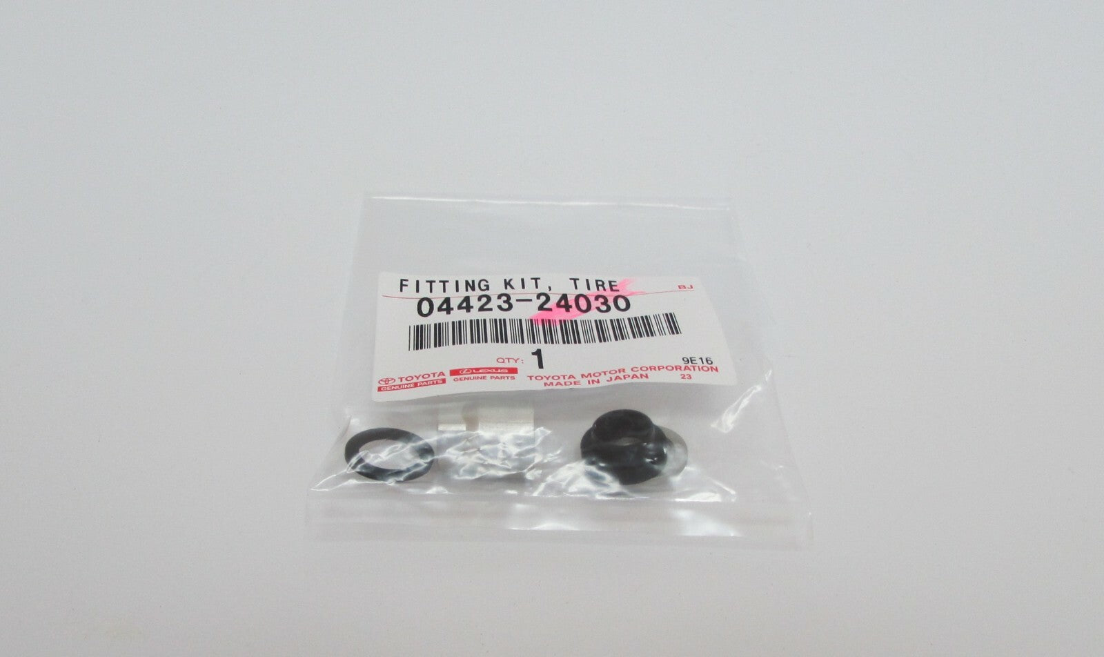 NEW GENUINE LEXUS/TOYOTA TIRE PRESSURE MONITOR FITTING KIT 2002-2009 SC430