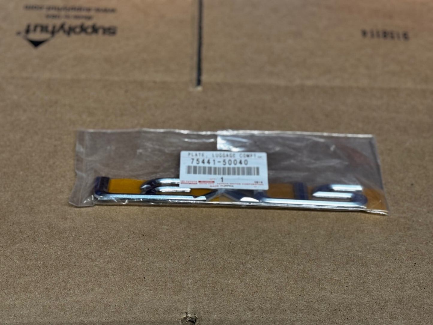NEW GENUINE LEXUS LS400 95 to 2000 REAR "LEXUS" CHROME NAME PLATE 75441-50040